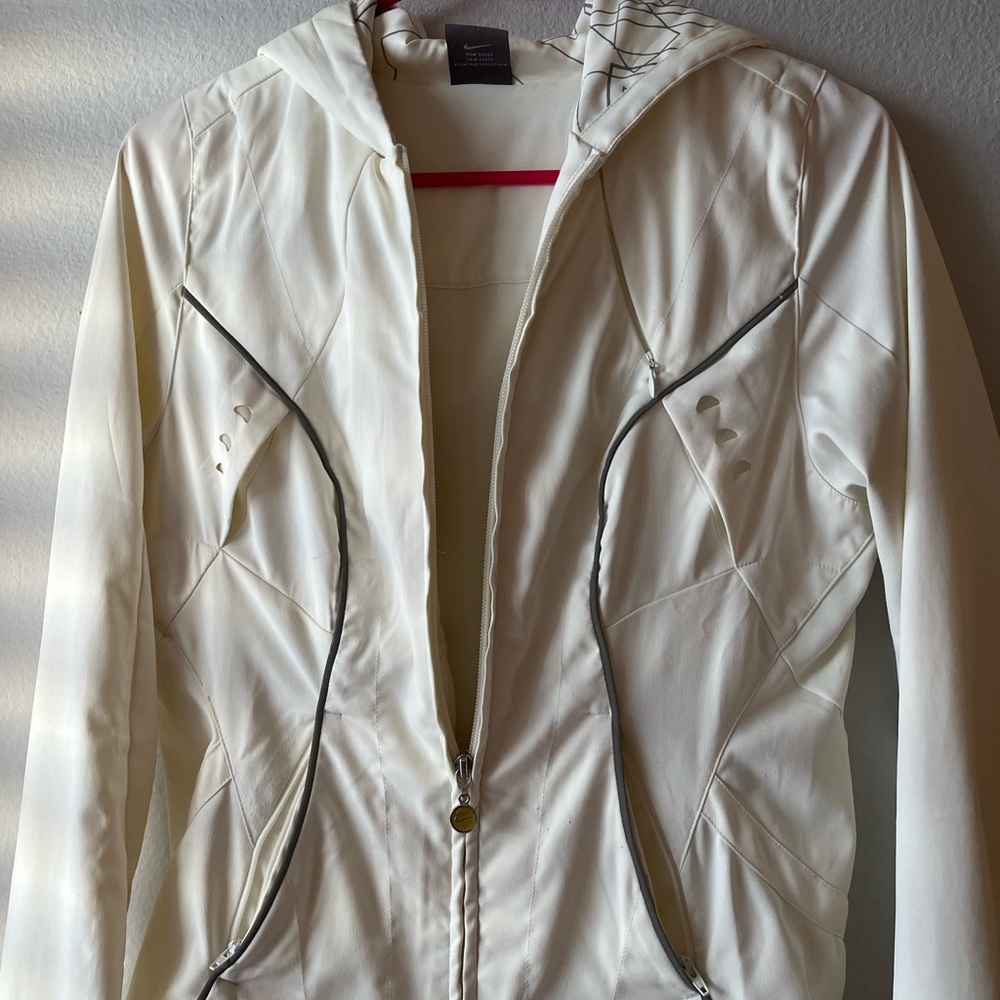 White Nike windbreaker (vintage)